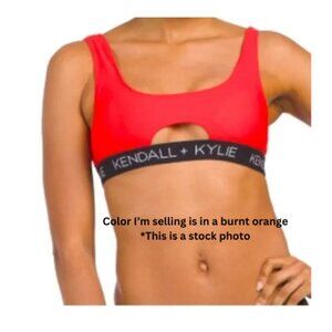 NWT KENDALL + KYLIE PEEKABOOLOGO BELT SPORTS BIKINI TOP SIZE Small